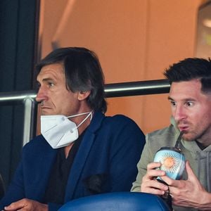 Très admiratif du talent de son fils, Jorge Messi laisse aujourd’hui un grand vide dans sa vie personnelle et professionnelle.
Jorge Horacio Messi et Lionel Messi, du Paris Saint-Germain (PSG), dans les tribunes lors du match de football de Ligue 1 Uber Eats opposant le Paris Saint-Germain à Clermont au Parc des Princes, le 11 septembre 2021 à Paris, en France. Photo de Baptiste Fernandez/Icon Sport/ABACAPRESS.COM