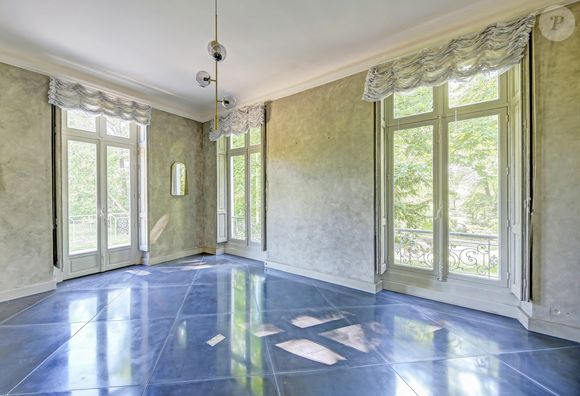 Exclusif - Située à Louveciennes, aux portes de Paris, sur le chemin des impressionnistes, cette belle demeure bourgeoise néo-classique, a été construite au milieu du XIXème siècle, appelée le "Domaine de Voisins", et ayant eu comme illustre propriétaire, Karl Lagerfeld. © Marc Ausset-Lacroix / Bestimage