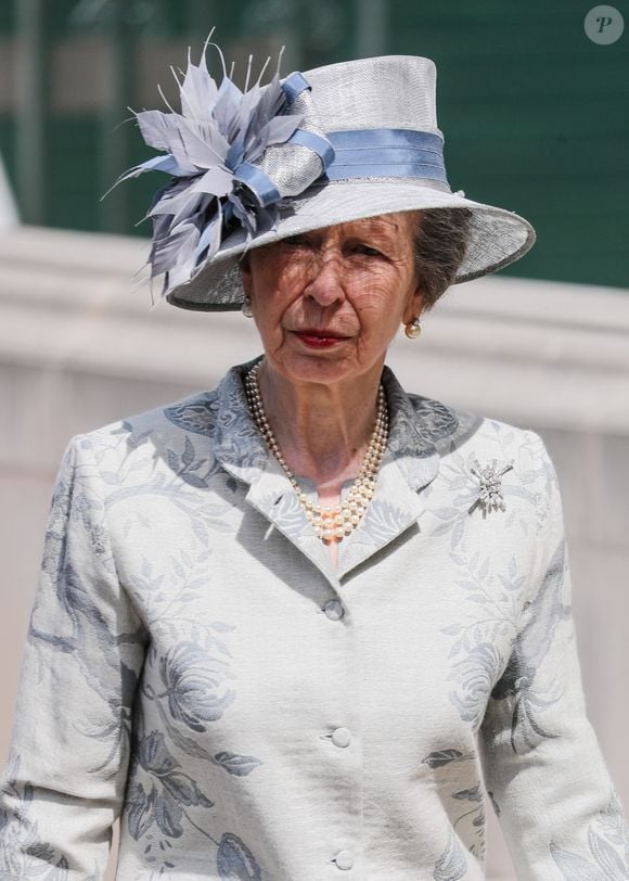 Le roi Charles III d’Angleterre et la reine Camilla (Camilla Parker Bowles, reine consort d’Angleterre) dirigent les membres seniors de la famille royale, d’anciens Premiers ministres ainsi que les dirigeants actuels du gouvernement et de l’opposition lors d’un service de remerciement pour le 80ᵉ anniversaire du VE Day à l’abbaye de Westminster. Backgrid UK/ Bestimage