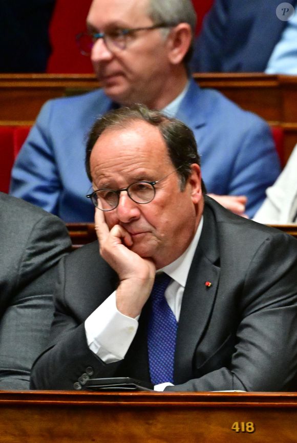 François Hollande - Le Premier ministre François Bayrou prononce son discours de sa déclaration de politique générale devant les députés à l'Assemblée nationale à Paris, France, le 14 janvier 2025. © Christian Liewig/Bestimage