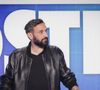 En parallèle de ces activités, Cyril Hanouna est également aux commandes de On marche sur la tête qu'il présente depuis juin dernier sur Europe 1.
Exclusif - Cyril Hanouna - Plateau de la dernière émission "TPMP" présentée par C.Hanouna à Paris le 26 mars 2025. Cyril Hanouna va désormais entamer une diète cathodique avant d'arriver chez M6 et reste en attendant sur Europe 1. © Jack Tribeca / Bestimage