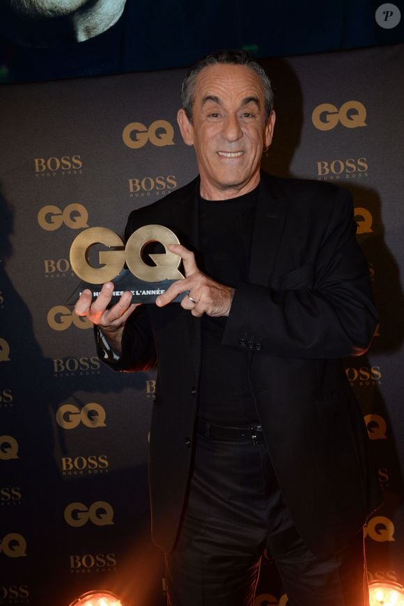 seulement sept mois après la disparition de "l'homme en noir". 

Thierry Ardisson - Intérieur - Cérémonie des "GQ 2015, Les Hommes de l'Année" au Shangri-La Hotel à Paris, le 25 janvier 2016. © Rachid Bellak/Bestimage
