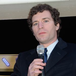 Il a affirmé que les déclarations étaient inexactes et que ce qui était globalement reproché à son client restait "légal" n'en déplaise à certains 

Marcel Campion et l'avocat des forains, Maître Jérémie Assous pendant une conférence de presse lors de l'inauguration de la grande roue à Paris, France, le 17 novembre 2017. © Coadic Guirec/Bestimage