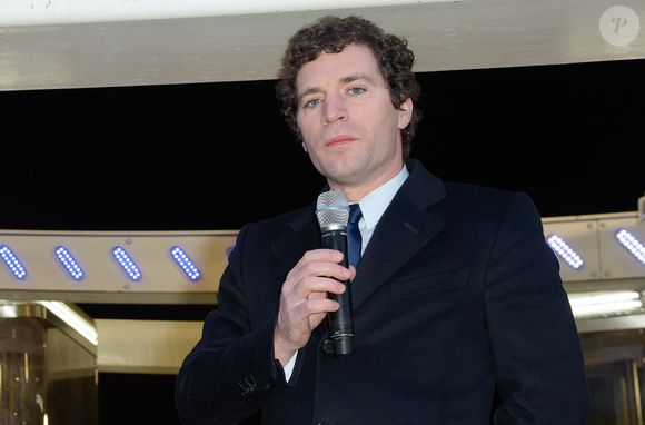 Il a affirmé que les déclarations étaient inexactes et que ce qui était globalement reproché à son client restait "légal" n'en déplaise à certains 

Marcel Campion et l'avocat des forains, Maître Jérémie Assous pendant une conférence de presse lors de l'inauguration de la grande roue à Paris, France, le 17 novembre 2017. © Coadic Guirec/Bestimage