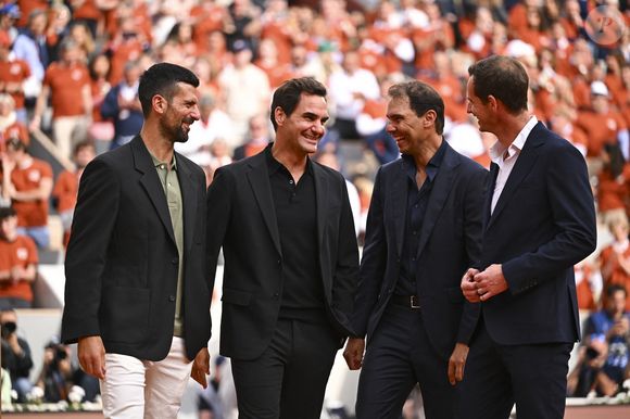 Novak Djokovic, Roger Federer, Rafael Nadal et Andy Murray - Hommage à Rafael Nadal lors des Internationaux de France de Tennis de Roland Garros 2025, sur le court Philippe-Chatrier au Complexe Roland-Garros à Paris, France, le 25 mai 2025. © Corinne Dubreuil/Pool FFT/Bestimage