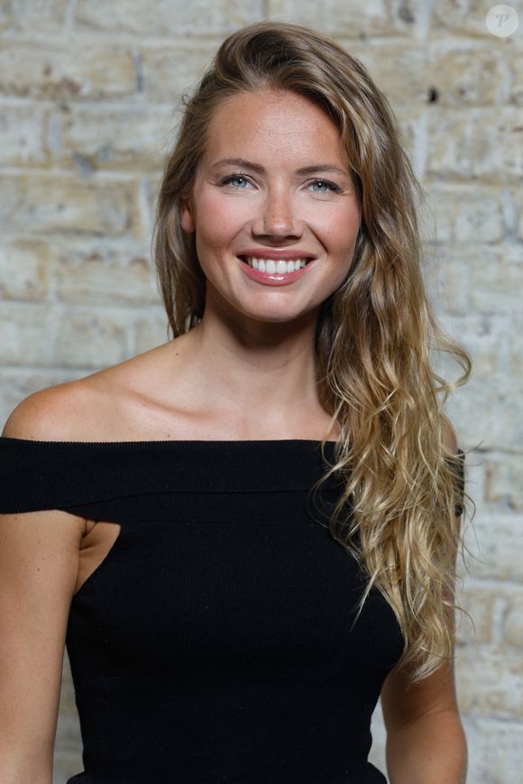 Exclusif - Amandine Petit (miss France 2021) en prise de vue studio en marge du tournage du clip "Je garde le sourire !" de l'association Laurette Fugain dans les Studios de l'Usine à Paris, France, le 19 septembre 2024. © Christophe Clovis/Bestimage