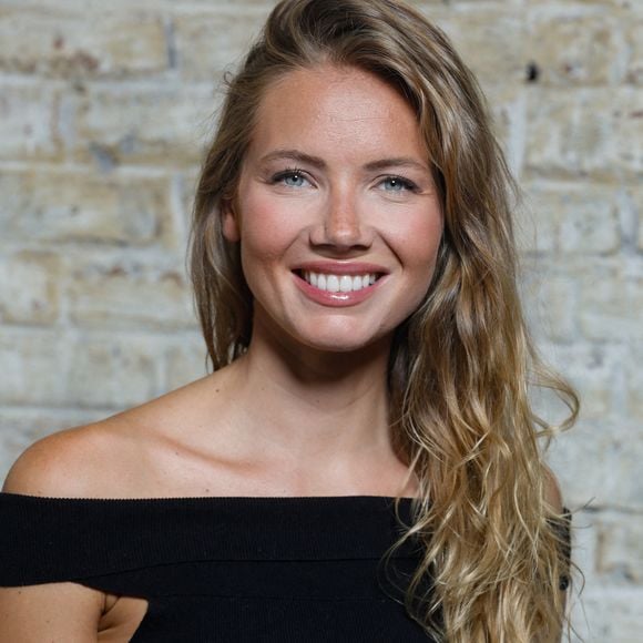 Exclusif - Amandine Petit (miss France 2021) en prise de vue studio en marge du tournage du clip "Je garde le sourire !" de l'association Laurette Fugain dans les Studios de l'Usine à Paris, France, le 19 septembre 2024. © Christophe Clovis/Bestimage