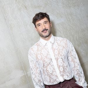 Exclusif - Jérémy Frerot en backstage de l'enregistrement de l'émission "Nos voix pour toutes" au profit de la Fondation des femmes à l’Adidas Arena diffusée sur TMC le 25 novembre 2025, à Paris, France, le 19 novembre 2025. © Guirec-Moreau/Bestimage