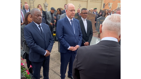 Ce 12 avril 2025, il a participé à une cérémonie au cimetière marin

Hommage à Josephine Baker, en présence du Prince Souverain Albert II, des autorités monégasques des membres de sa famille dont l’un de ses fils Luis Bouillon Baker et l’un de ses petits fils Sébastien, au cimetière de Monaco, France, le 12 avril 2025. ©
Bruno Bebert / Bestimage