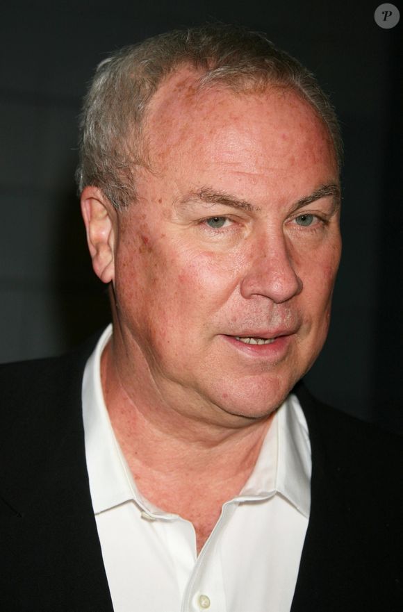 Artiste visionnaire, il a révolutionné théâtre et opéra avec une esthétique unique mêlant lumière, silence et gestuelle.

Rétro - Le metteur en scène Bob Wilson (Robert Wilson) est décédé à l'âge de 83 ans.
Backgrid USA / Bestimage