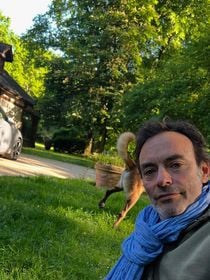 Anthony Delon ouvre les portes de Douchy, propriété d'Alain Delon, comme jamais il ne l'a fait : un domaine loin d'être un palace sans âme