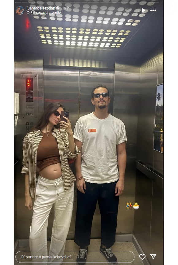 Libérée du secret de sa grossesse, Cassandre peut fièrement mettre en avant son ventre qui pousse de plus en plus. Juan Arbelaez et sa compagne Cassandre (enceinte) en voyage en Egypte.