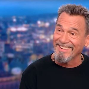 Florent Pagny, qui va beaucoup mieux, était l'invité de Gilles Bouleau aux 20 heures de TF1 le jeudi 16 novembre.
© Captute TV TF1 via Bestimage