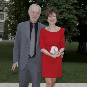 Ainsi, l’appartement de Françoise devient à la fois un lieu de vie quotidien et un espace symbolique de rassemblement familial.

Archives -- En France, à Versailles, Catherine LABORDE et son compagnon Thomas STERN lors de la remise du PRIX TROFEMINA BY TENTATION 2011. Le 14 juin 2011
© Christophe Aubert via Bestimage