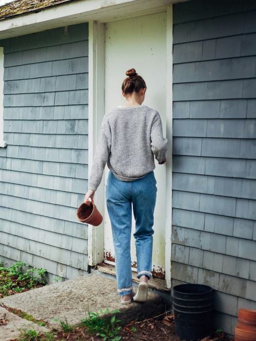 Vaporiser du vinaigre à l'entrée d'une maison : pourquoi les experts le recommandent et quels sont ses bienfaits