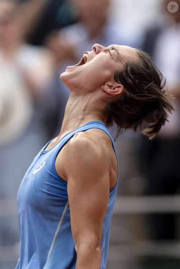 La française Loïs Boisson bat l'américaine Pegula (3-6, 6-4, 6-4), au 4ème tour des internationaux de France de Tennis de Roland Garros 2025 (Jour 9), à Paris, France, le 2 juin 2025. Boisson a renversé la situation face à l’Américaine Pegula, numéro trois mondiale, pour s’offrir la plus belle victoire de sa carrière (3-6, 6-4, 6-4) et se hisser en quarts de finale de Roland-Garros. © Jacovides-Moreau/Bestimage