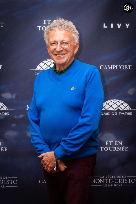 Exclusif - Nelson Monfort au photocall du showcase de présentation de la comédie musicale La Légende du Comte de Monte Cristo à Salle Gaveau à Paris, France, le 25 septembre 2025. © Julien Sarkissian/Bestimage