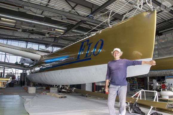 Philippe Poupon sur le chantier du trimaran rebaptisé "Flo", avec lequel F.Arthaud avait gagné la Route du Rhum en 1990. Philippe Poupon va participer à la Route du Rhum entre Saint-Malo et la Guadeloupe (25 octobre - 11 novembre 2022) à bord de l'ancien "Pierre 1er", qui va retrouver ses couleurs originels. A cette occasion, G.Danon, la femme de Philippe Poupon a écrit et va réaliser un film sur la vie de la navigatrice, disparue le 9 mars 2015. Port la Forêt. Le 26 août 2022. 
© Alexis Courcoux / Panoramic / Bestimage