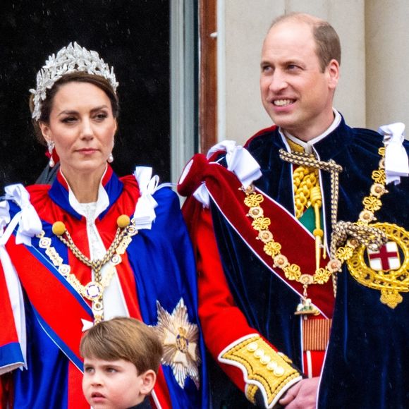 Un jour, le prince William sera à son tour le roi

Sophie, duchesse d'Edimbourg, la princesse Charlotte de Galles, le prince Louis de Galles, le prince William, prince de Galles, et Catherine (Kate) Middleton, princesse de Galles, - La famille royale britannique salue la foule sur le balcon du palais de Buckingham lors de la cérémonie de couronnement du roi d'Angleterre à Londres

©Backgrid USA / Bestimage