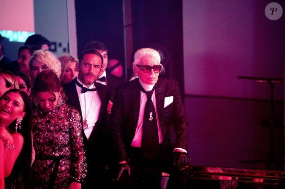 L’ouvrage, intitulé "Ça va, cher Karl", décrit les derniers instants de Karl Lagerfeld et son combat contre la maladie.

Karl Lagerfeld et Sébastien Jondeau au 63ème Bal de la Rose sur le thème de la Sécession Viennoise, au profit de la Fondation Princesse Grace dans la Salle des Etoiles au Sporting Monte Carlo à Monaco, le 18 mars 2017.

© Pierre Villard / Palais Princier / SBM via Bestimage