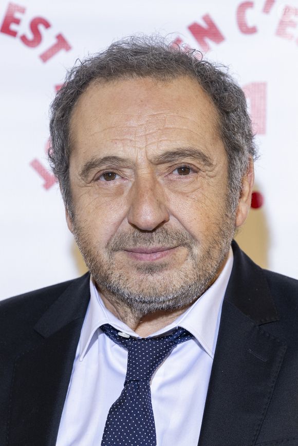 Fidèle à son goût pour la diversité, Timsit assume une ligne éditoriale ouverte : "J'ai construit une programmation qui me ressemble, multidisciplinaire."

Patrick Timsit au photocall des invités au dîner de gala de l'association "Un rien c'est tout" au musée de l'armée aux Invalides à Paris le 7 mars 2024.
© Cyril Moreau / Bestimage