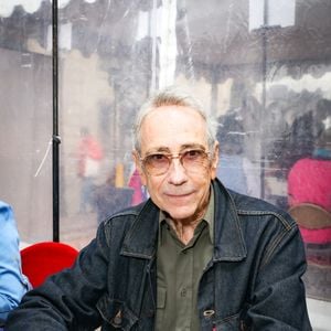 Alain Chamfort lors de la 3ème édition du salon du livre à Saint-Germain-des-Prés "Des pages avant la plage" à Paris le 6 juin 2026. © Jack Tribeca / Bestimage