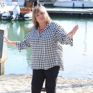 Michele Bernier lors du photocall du 'Parfum du Bonheur' lors du 27ème Festival de la Fiction de la Rochelle, France, le 19 septembre 2025. © Denis Guignebourg/Bestimage