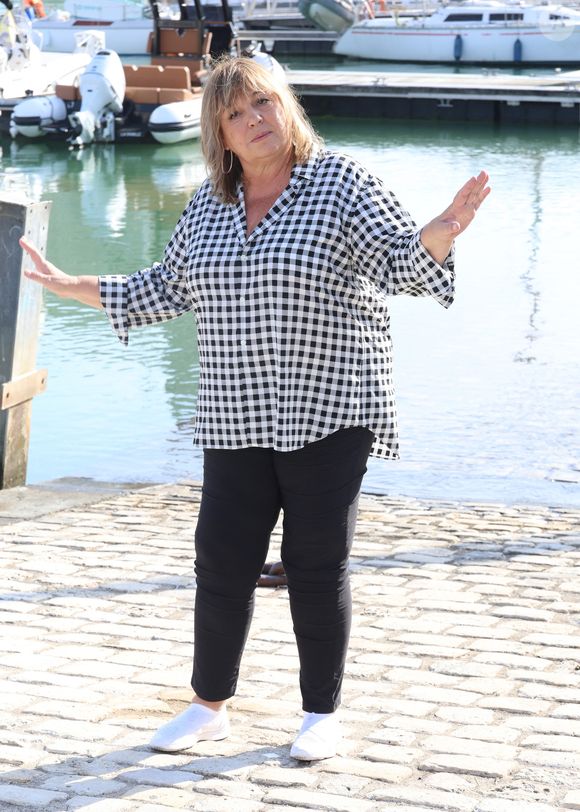 Michele Bernier lors du photocall du 'Parfum du Bonheur' lors du 27ème Festival de la Fiction de la Rochelle, France, le 19 septembre 2025. © Denis Guignebourg/Bestimage