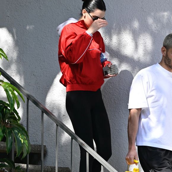 Elle est la seule des Kardashian-Jenner à afficher une silhouette longiligne. 

Kendall Jenner quitte un cours de Pilates à Beverly Hills  Backgrid USA / Bestimage