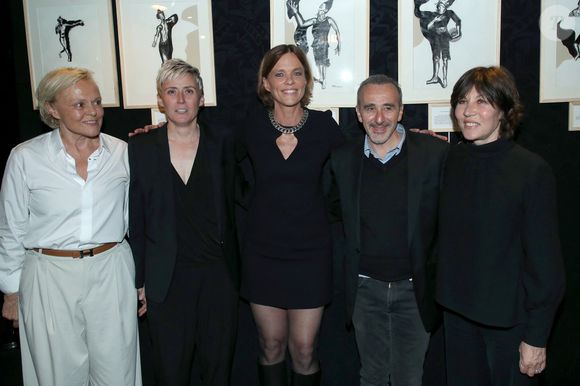 Exclusif - Les Co-autrices de la pièce : Marie Bô et Anne Le Nen entre Muriel Robin, Elie Semoun et Mathilde Seigner - Générale de la Pièce "On va tous être d'accord… ou pas " au théâtre Lepic à Paris le 6 Mai 2025. © Bertrand Rindoff/Bestimage