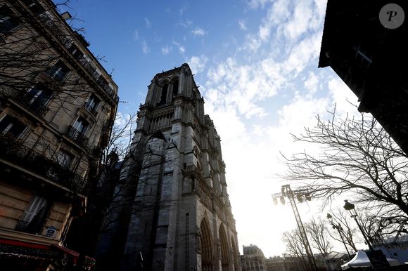 La cathédrale Notre-Dame affiche sa splendeur retrouvée, cinq ans après l'incendie, au coeur de Paris, à l'occasion de sa réouverture, le 7 décembre 2024. Joyau de l’art gothique, lieu de culte et de culture, symbole universel de la France et de son histoire, la cathédrale de Notre-Dame de Paris rouvre ses portes les 7 et 8 décembre, cinq ans après avoir été ravagée par les flammes le 15 avril 2019. 
© Dominique Jacovides / Bestimage