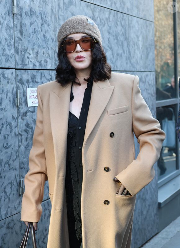Isabelle Adjani - Les célébrités au défilé Stella McCartney "Collection Prêt-à-Porter Automne/Hiver 2025-2026" lors de la Fashion Week de Paris (PFW), le 5 mars 2025.