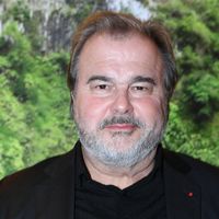 "C'est plutôt moderne mais assez coloré" : Pierre Hermé ouvre les portes de son appartement du XVIIe arrondissement de Paris