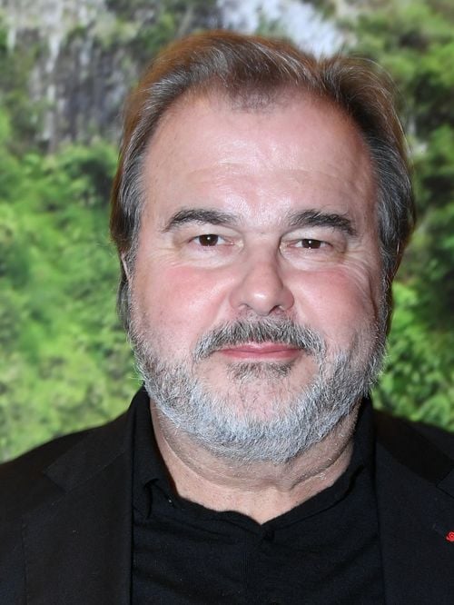 "C'est plutôt moderne mais assez coloré" : Pierre Hermé ouvre les portes de son appartement du XVIIe arrondissement de Paris