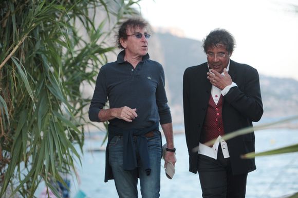 où les hommes sont plus nombreux que les femmes...", peut-on lire. 

Rendez-vous avec Alain Souchon et Laurent Voulzy, qui sont de passage à Beaulieu-sur-Mer pour peaufiner leur album, le 27 août 2014. Une collaboration sans précédent pour les deux complices !
Franck Fernandes / Nice Matin / Bestimage