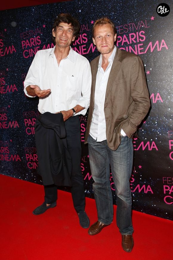 "Nous étions les deux derniers de la fratrie, avec un petit écart d’âge avec les autres. Ça nous a rapprochés."

Nicolas Altmayer et Eric Altmayer - Premiere du film "Le Grand Mechant loup" lors du festival Paris Cinema au Gaumont Opera a Paris, le 9 juillet 2013.