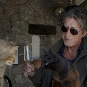 En France, Jacques Dutronc chez lui à Monticello en Corse avec ses chats. le 9 mai 2005.
GONGORA Marie-Anne via Bestimage