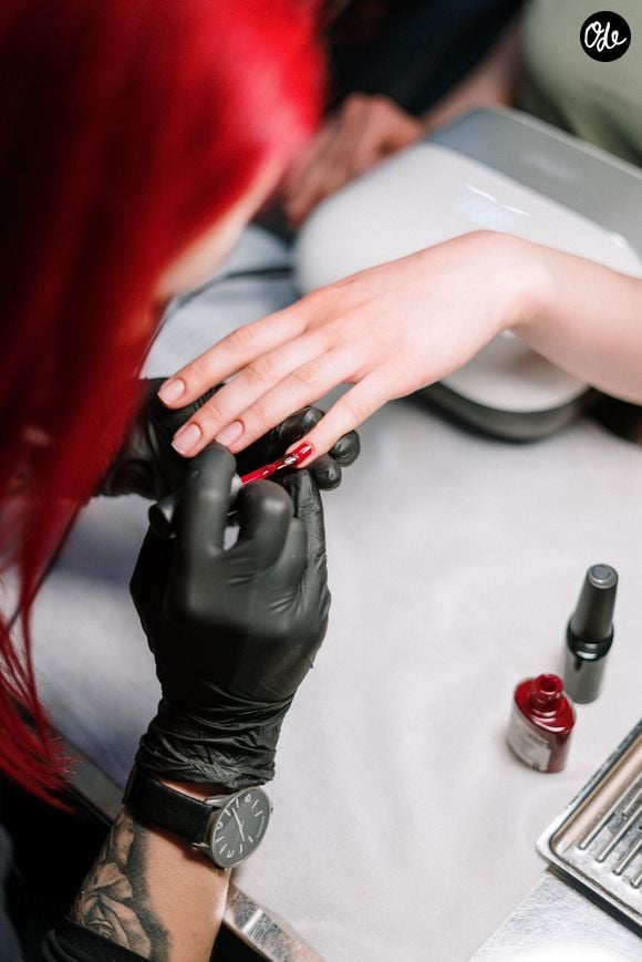 Le choix final dépendra donc de la nature de vos ongles, de votre budget, de votre quotidien et de vos attentes.