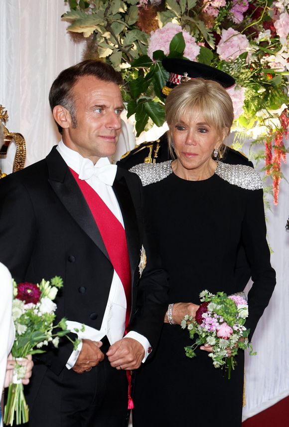 Le président Emmanuel Macron et sa femme Brigitte Macron lors d’un banquet d’état à Guildhall, Londres le 9 juillet 2025. Le couple présidentiel français est en voyage officiel au Royaume Uni pour trois jours.

© Dominique Jacovides / Bestimage