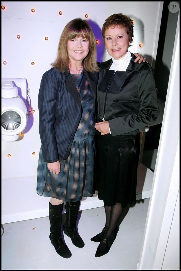 Si les médias ont longtemps entretenu le fantasme d’une rivalité, c’est parce que Dorothée et Chantal Goya brillaient chacune dans leur domaine...
Archives - Chantal Goya et Dorothée. Enregistrement de l'émission « Vivement dimanche ». Photographe : Guillaume Gaffiot/Bestimage