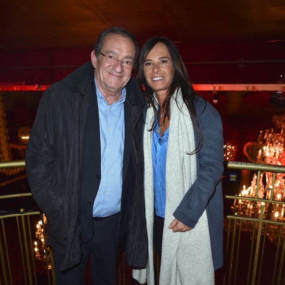 Décédé le 2 mars 2022, Jean-Pierre Pernaut était l'un des visages phares du paysage audiovisuel français. 

Exclusif - Jean-Pierre Pernaut et sa femme Nathalie Marquay - Les célébrités assistent au One Woman Show de l'humoriste E.Poux "Le syndrome du Playmobil" au Casino de Paris, France, le 15 avril 2019. © Giancarlo Gorassini/Bestimage