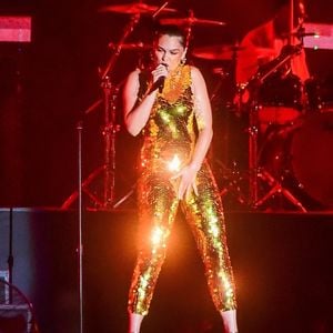 Jessie J, un drapeau brésilien sur les épaules, en concert lors du festival "Rock in Rio" à Rio de Janeiro, le 8 septembre 2022. Backgrid USA / Bestimage