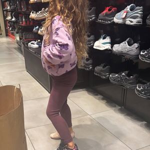 Elle souhaite leur offrir une vie normale.

Vitaa a partagé sa séance shopping avec ses enfants. Capture d'écran Instagram