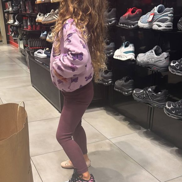 Elle souhaite leur offrir une vie normale.

Vitaa a partagé sa séance shopping avec ses enfants. Capture d'écran Instagram