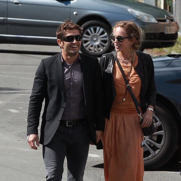 "Je me dis que tant qu'on se raconte des choses, c'est que tout va bien", a-t-elle conclu sur la force du dialogue qu'elle a su créer avec sa fille.

Bixente Lizarazu et Claire Keim - Mariage religieux de Pascal Obispo et Julie Hantson en l'église Notre-Dame-des-Flots au Cap-Ferret le 19 septembre 2015