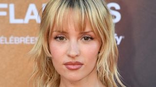 "Ça ne m'allait pas" : Angèle fait preuve d'humilité sur un look et utilise une astuce pour être libre de ses choix