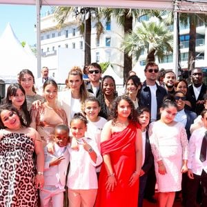 Suzanne de Baecque, Shirel Nataf, Romane Gueret, Fanta Kebe, Lise Akoka, Zakaria-Tayeb Lazab, Amel Bent, Mouctar Diawara, Yuming Hey - Montée des marches du film « Man O Bachech (Woman and child) » lors du 78ème Festival International du Film de Cannes, au Palais des Festivals à Cannes. Le 22 mai 2025
© Jacovides-Moreau / Bestimage