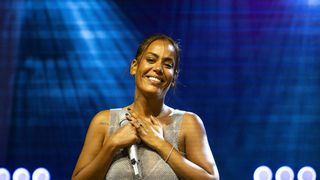 Amel Bent a la double nationalité franco-algérienne, une démarche essentielle pour la chanteuse : "Je suis fière d'avoir deux maisons"