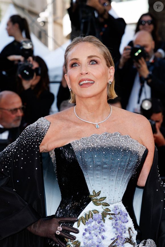Sharon Stone - Montée des marches du film " Fjord " lors du 79ème Festival International du Film de Cannes, le 18 mai 2026. © Jacovides-Moreau / Bestimage