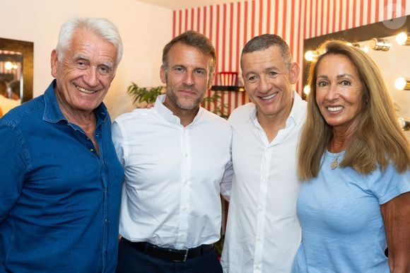 Gilbert Coullier, le président Emmanuel Macron, Dany Boon, Nicole Coullier au spectacle de Dany Boon "Clown n'est pas un métier" lors du 41ème Festival de Ramatuelle le 12 août 2025. 
© Cyril Bruneau / Bestimage